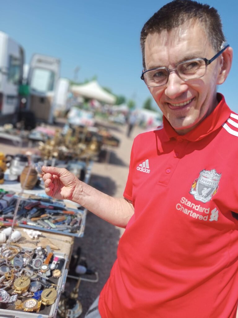 Podopieczny podczas zakupów na jarmarku