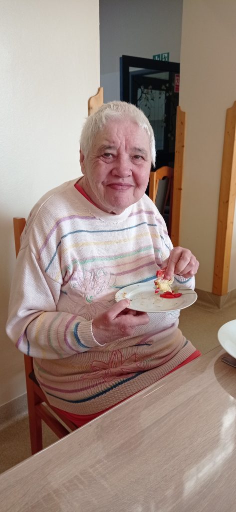 podopieczna uśmiecha się