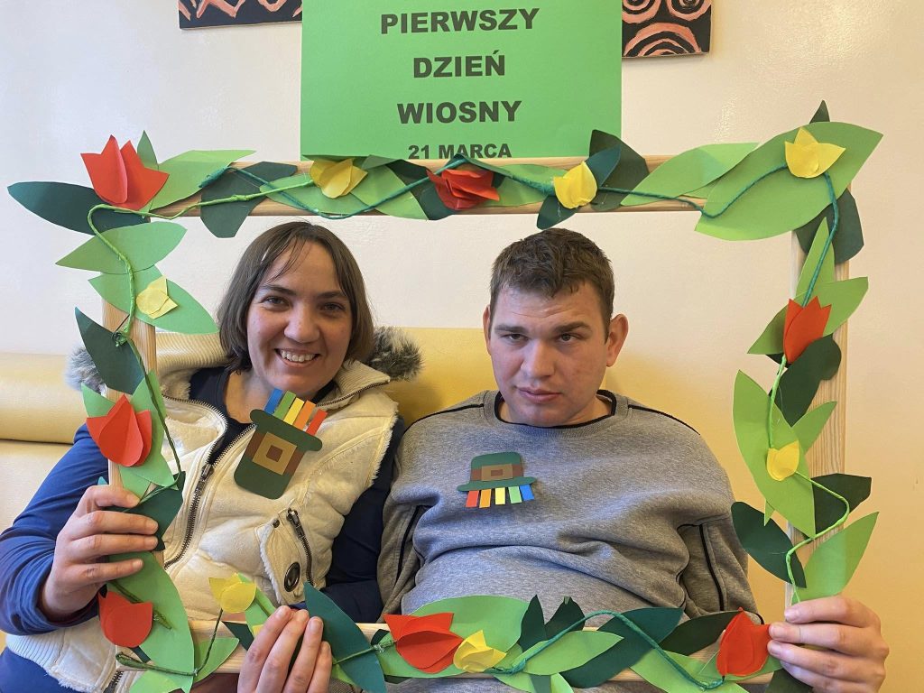 portret 2 podopiecznych w ramce tematycznej
