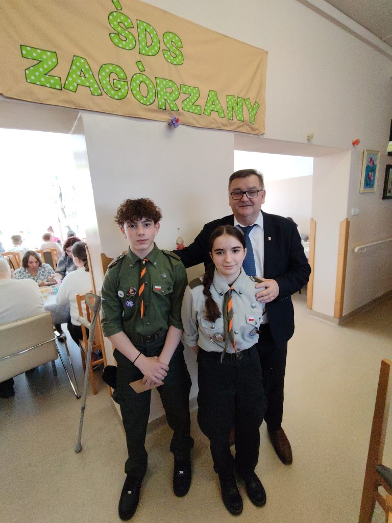 Pan Wójt w towarzystwie harcerzy