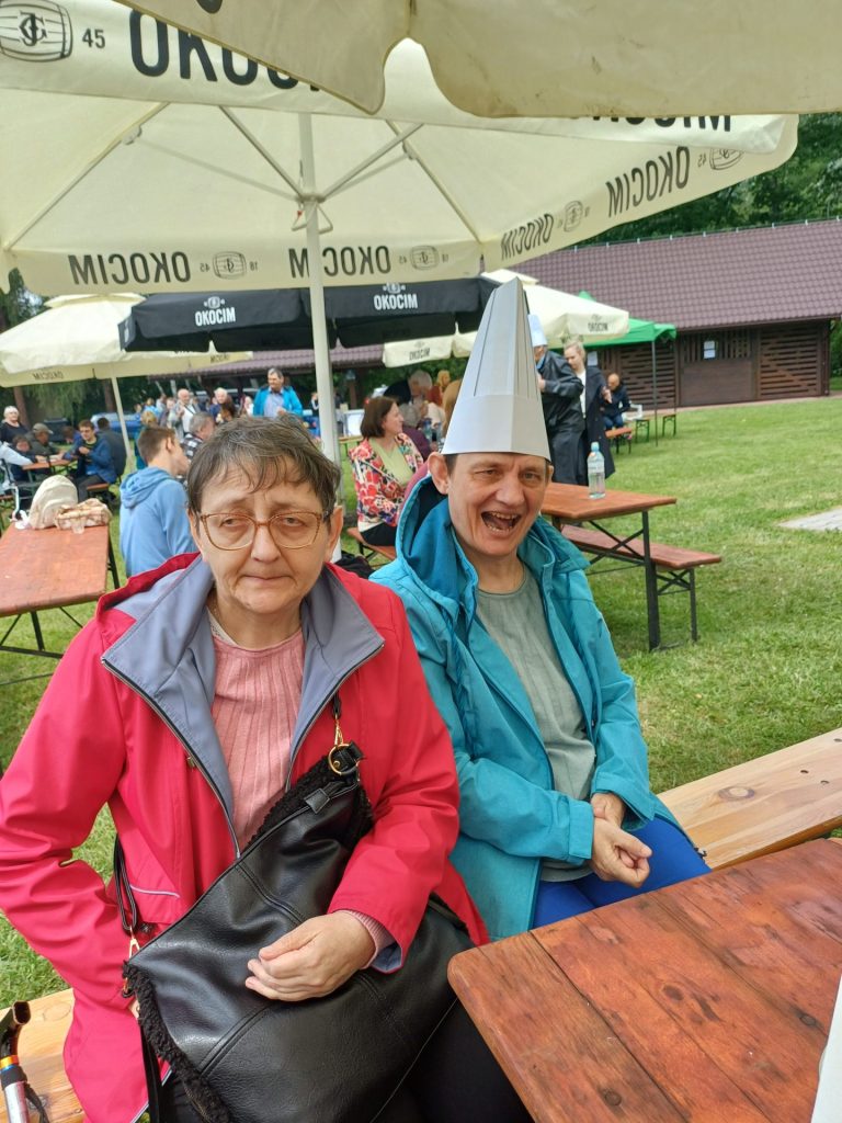 podopieczne na festiwalu