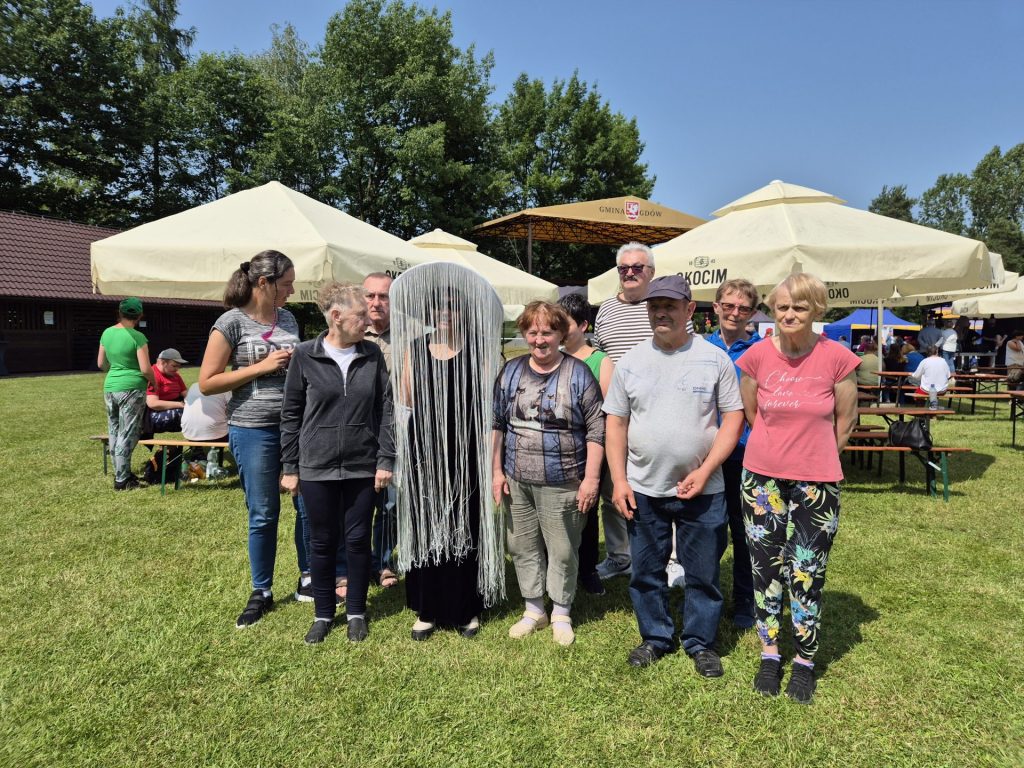 Uczestnicy festiwalu na zdjęciu grupowym