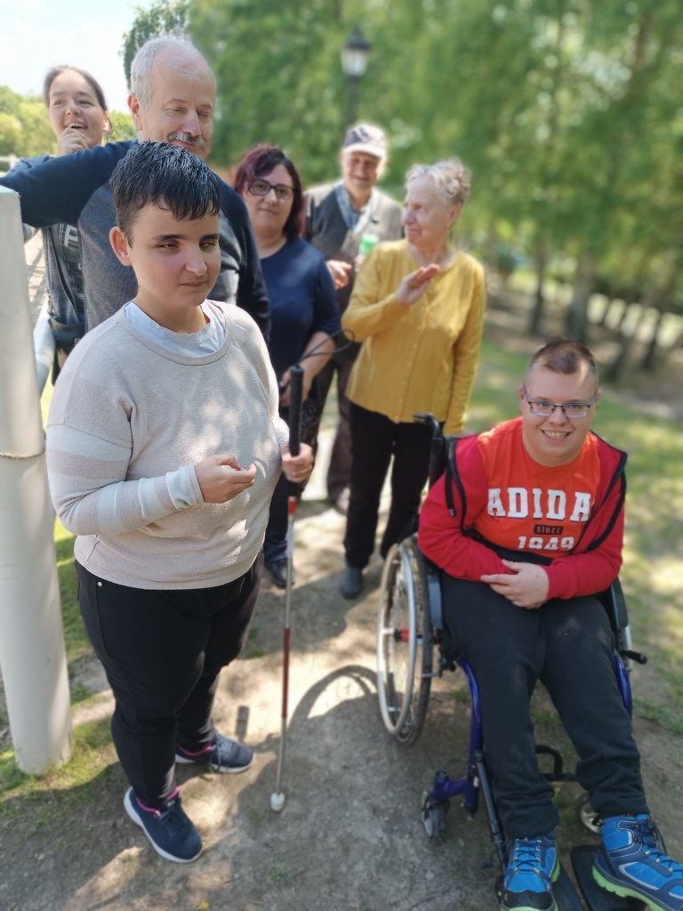 grupa podopiecznych biorących udział w onoterapii
