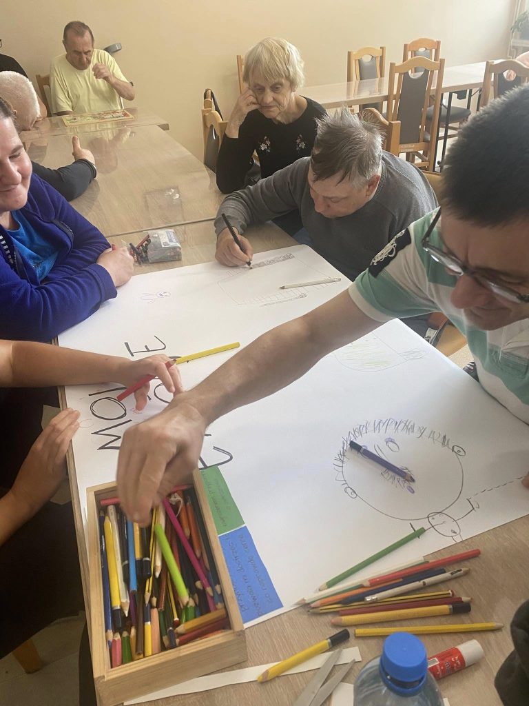 Podopieczni rozwiązują zadania edukacyjne