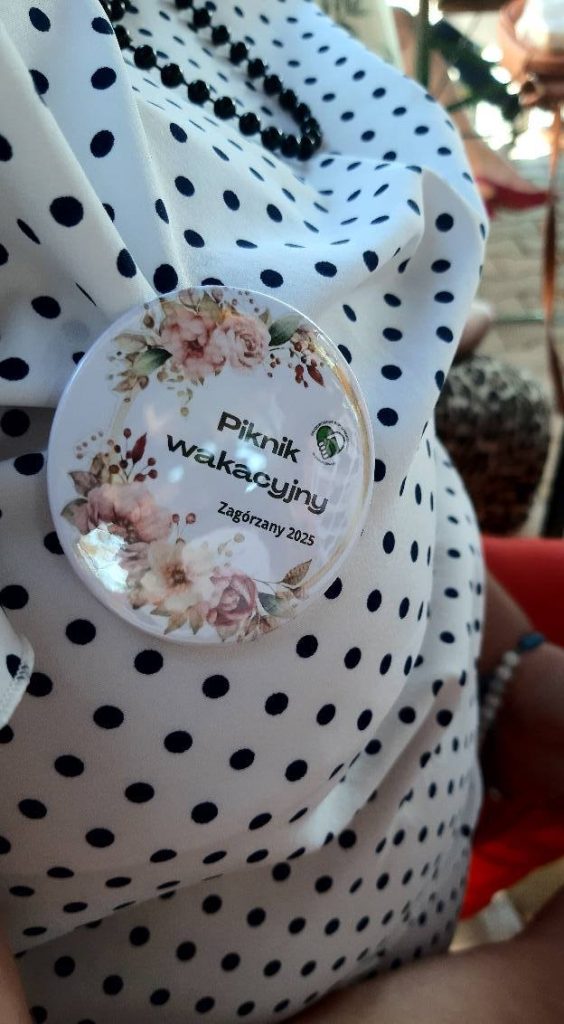 przypinka dekoracyjna z okazji pikniku wakacyjnego