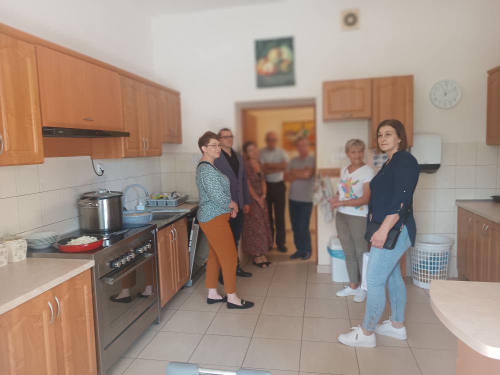 przedstawiciele Rady Gminy w pracowni kulinarnej