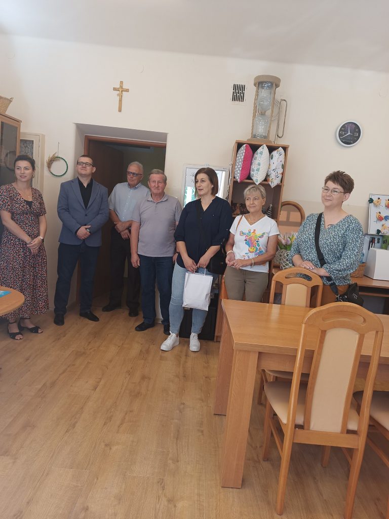 przedstawiciele Rady Gminy w pracowni muzyczno-komputerowej