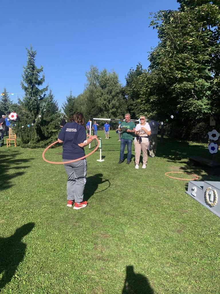Podopieczna wykonuje zadania sportowe