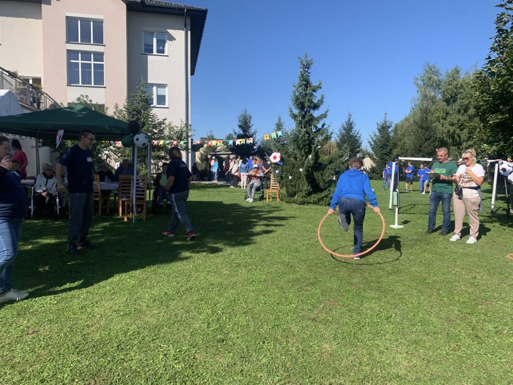 Podopieczna wykonuje zadania sportowe