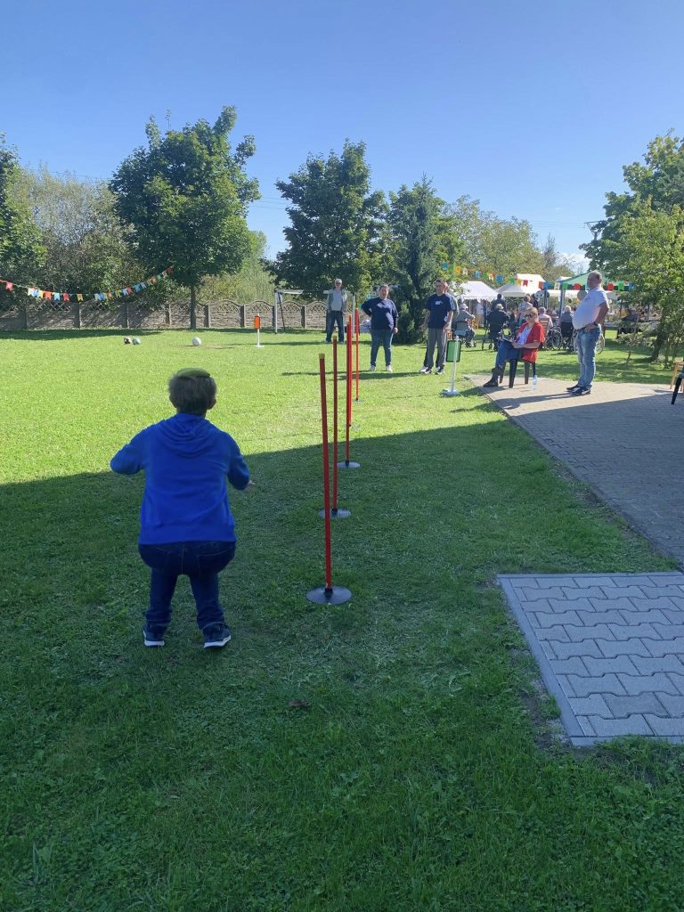 Podopieczna wykonuje zadania sportowe