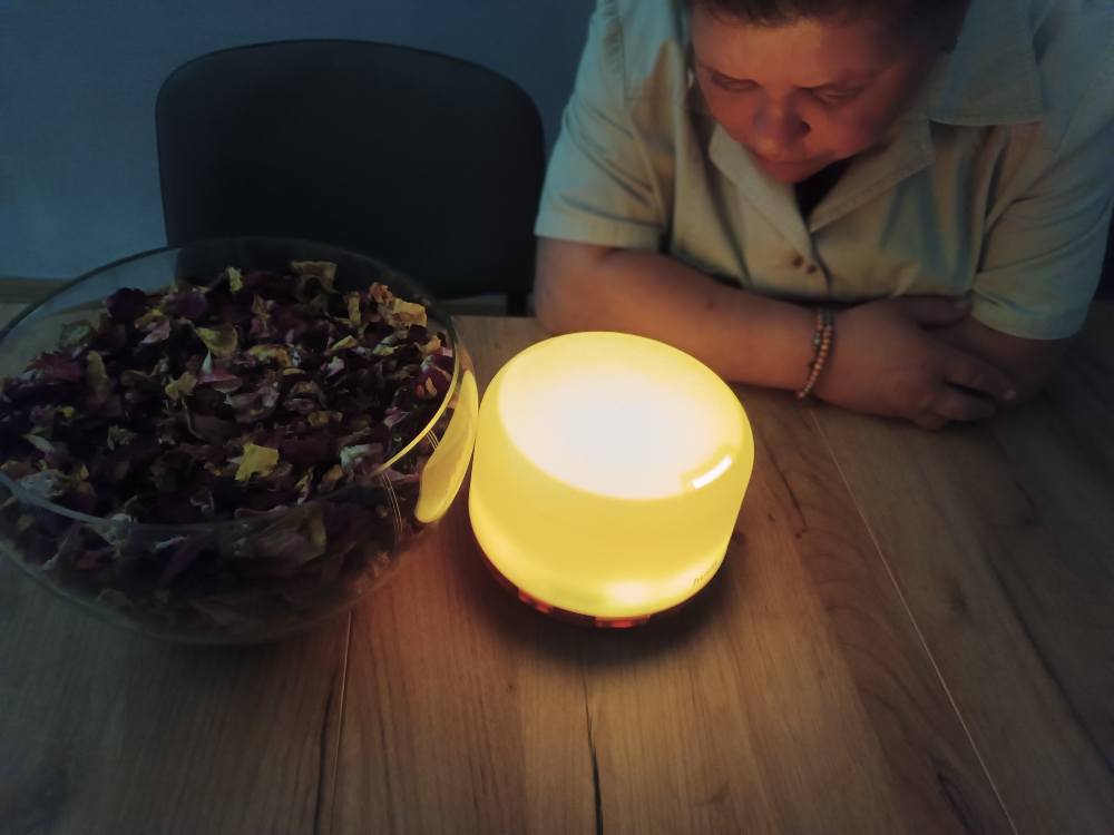 podopieczna podczas sesji aromaterapii
