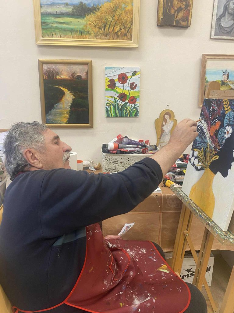 Pan Józef maluje obraz na płótnie
