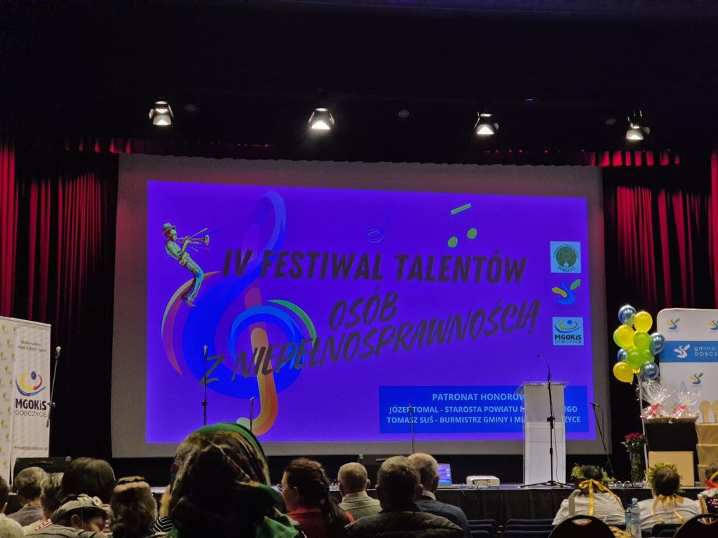 widok sceny podczas Festiwalu Talentów w Dobczycach