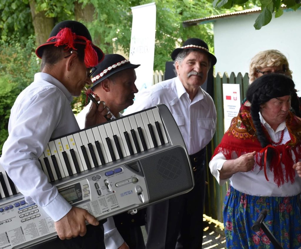 Podopieczni podczas występu artystycznego 