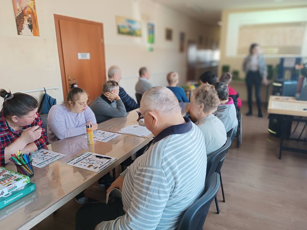 Podopieczni wykonują zadania edukacyjne w ramach zajęć