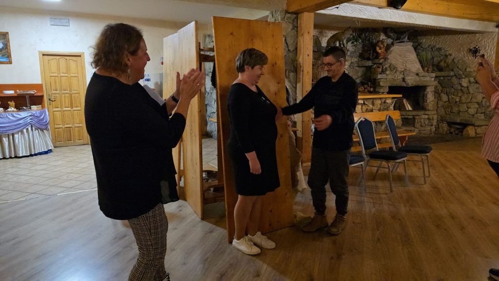 Uczestnicy zabawy Randka w ciemno