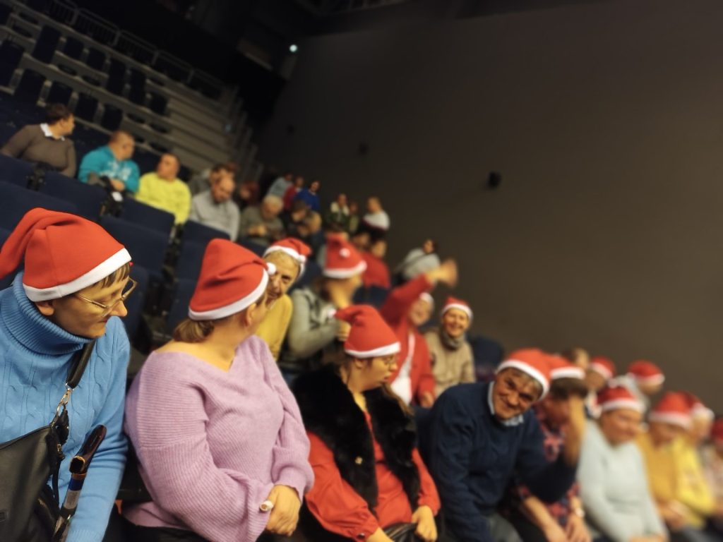 Grupa podopiecznych biorących udział w spotkaniu