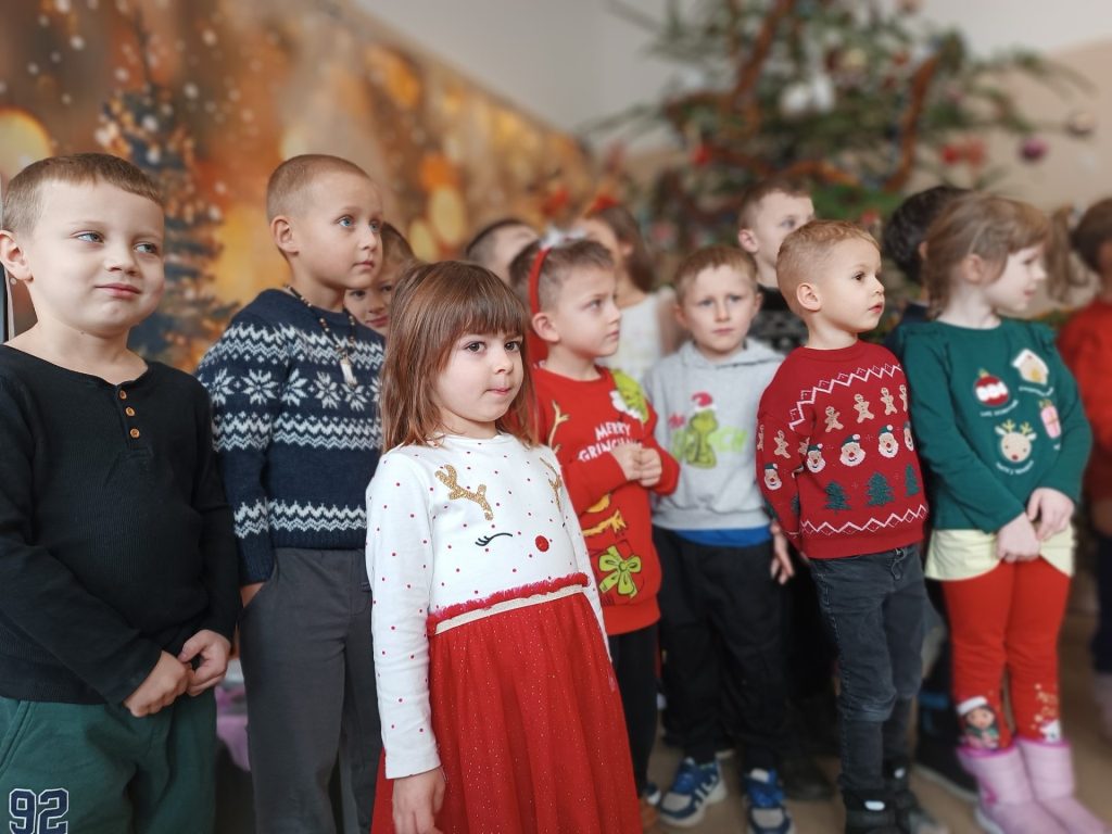Przedszkolaki kolędują dla Podopiecznych ŚDS