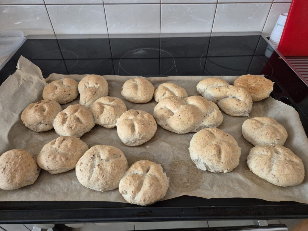 zdjęcie gotowych wypieków - bułeczek 