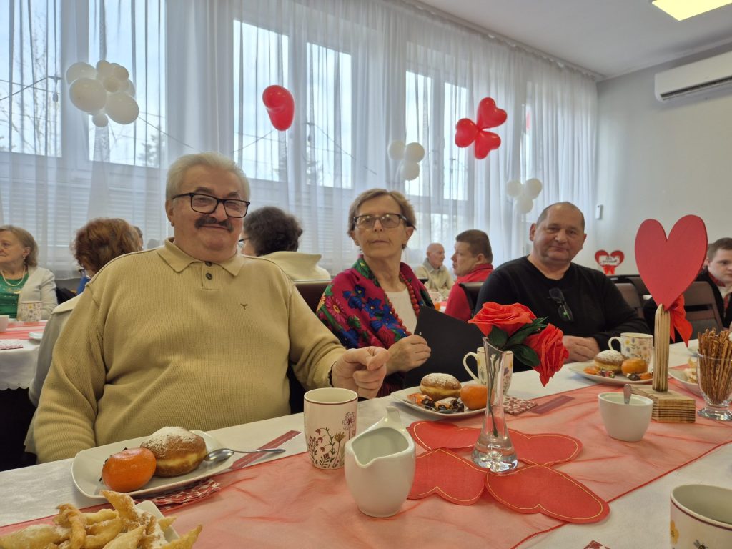 podopieczni uczestniczący w przeglądzie piosenki o miłości