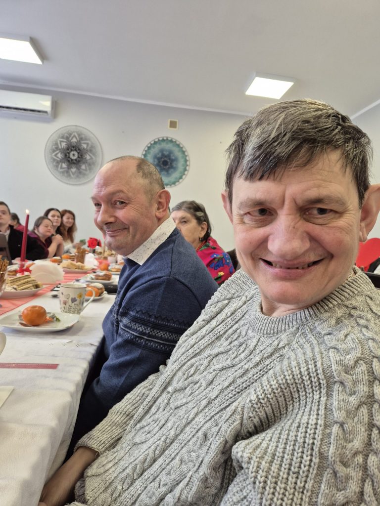 podopieczni uczestniczący w przeglądzie piosenki o miłości