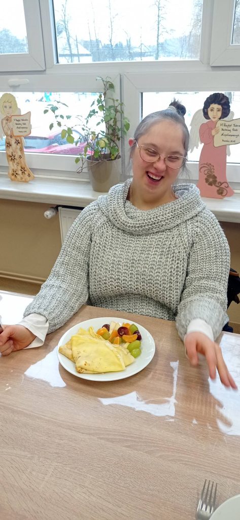 Podopieczna je naleśnika