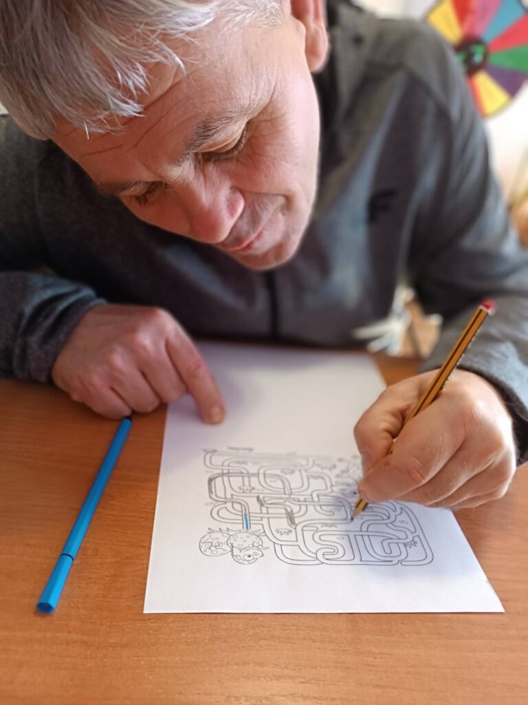Podopieczny rozwiązuje zadania tematyczne