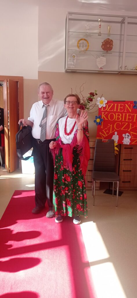 Podopieczni uczestniczą w pokazie mody