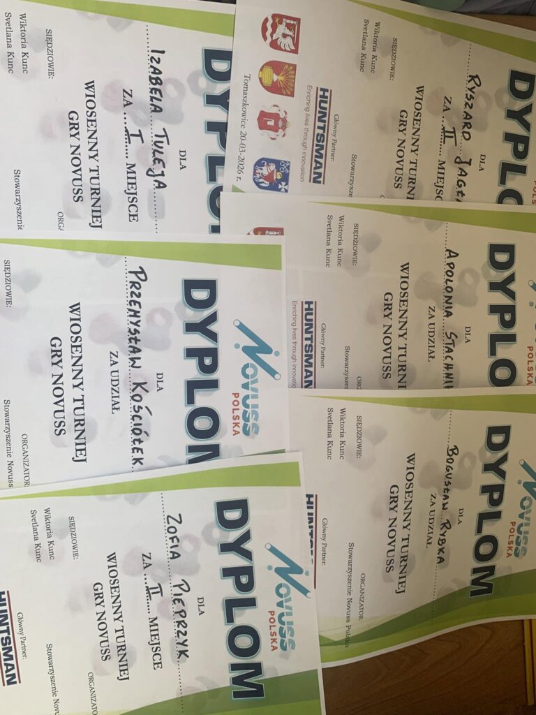 Dyplomy zdobyte przez reprezentantów ŚDS w Zagórzanach w turnieju gry Novuss