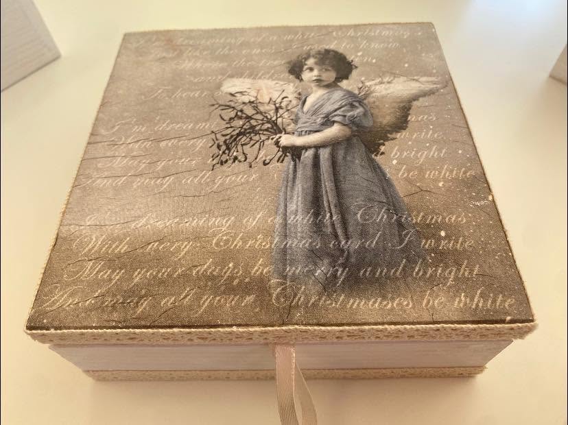 skrzynka ozdobiona metodą decoupage